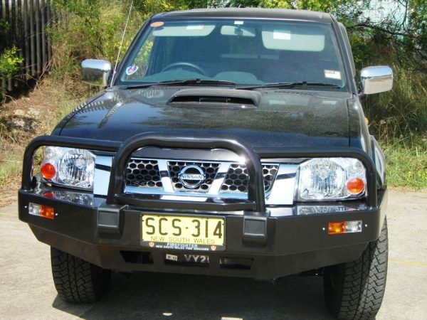 Nissan Navara Bull Bar – (12/01-on) D22 2/4WD – Formula Offroad